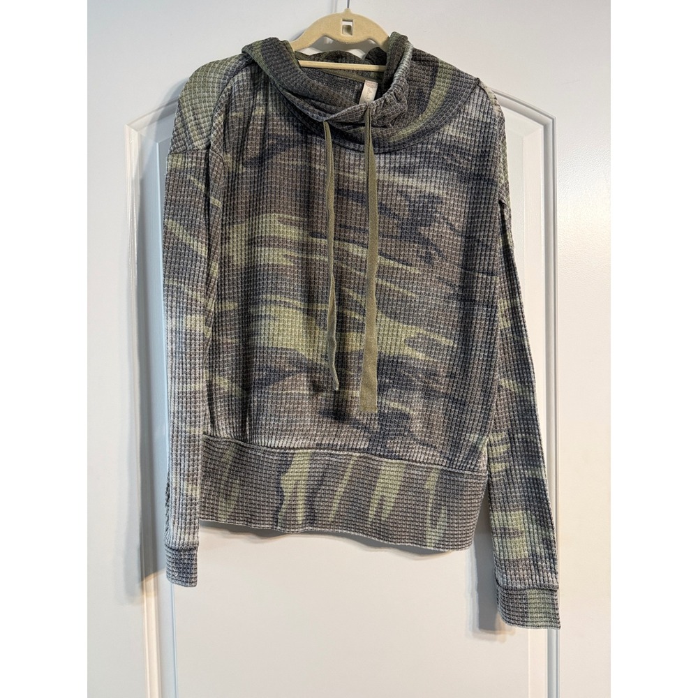 Altar'd State Hoodie Size M Green Camo Waffle Knit Cowl Neck Gorpcore Loungewear